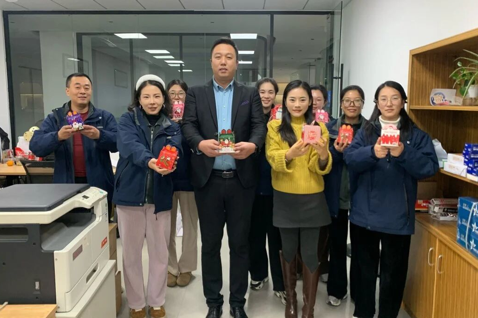 平安夜暖心时刻 | 以“苹”安之礼，板川传递温暖与祝福